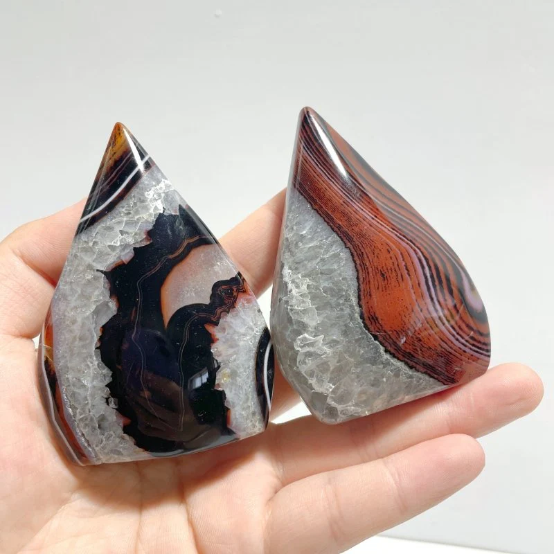 Red&Black Stripe Agate Mixed Quartz Arrow Head Shape Wholesale - Image 8