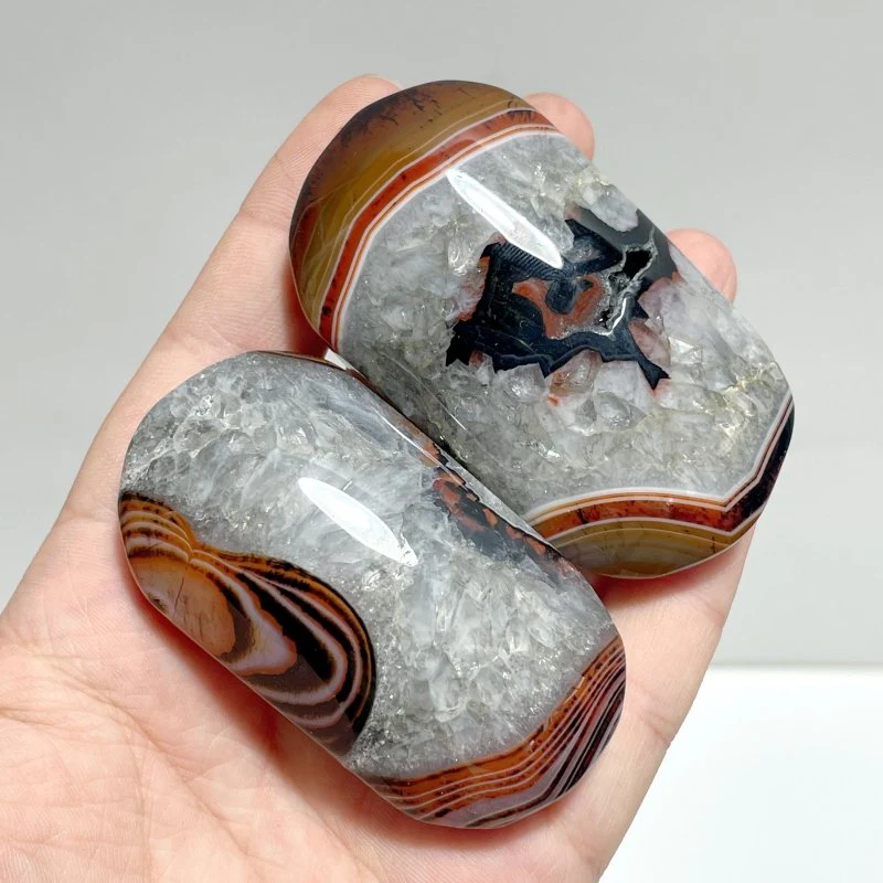 Red&Black Stripe Agate Mixed Quartz Palm Wholesale - Image 3