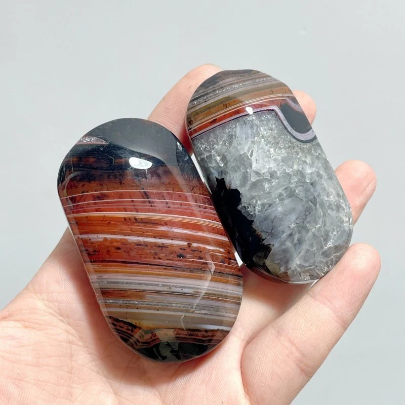 Red&Black Stripe Agate Mixed Quartz Palm Wholesale - Image 4