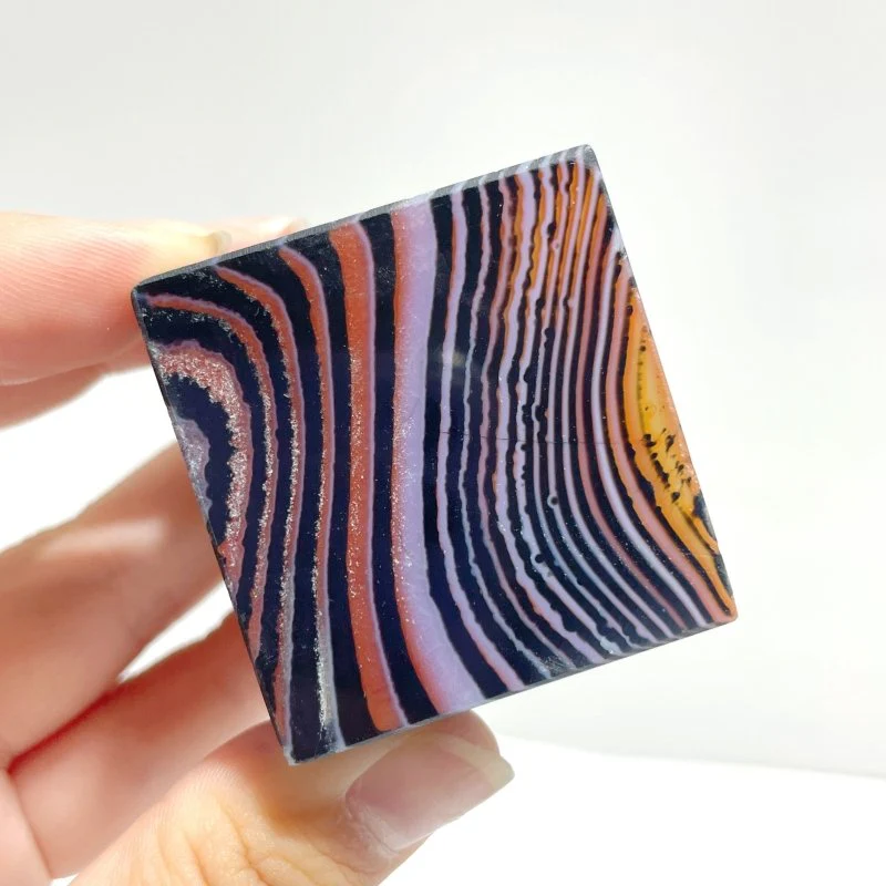 Red&Black Stripe Agate Mixed Quartz Standable Cube Wholesale - Image 7