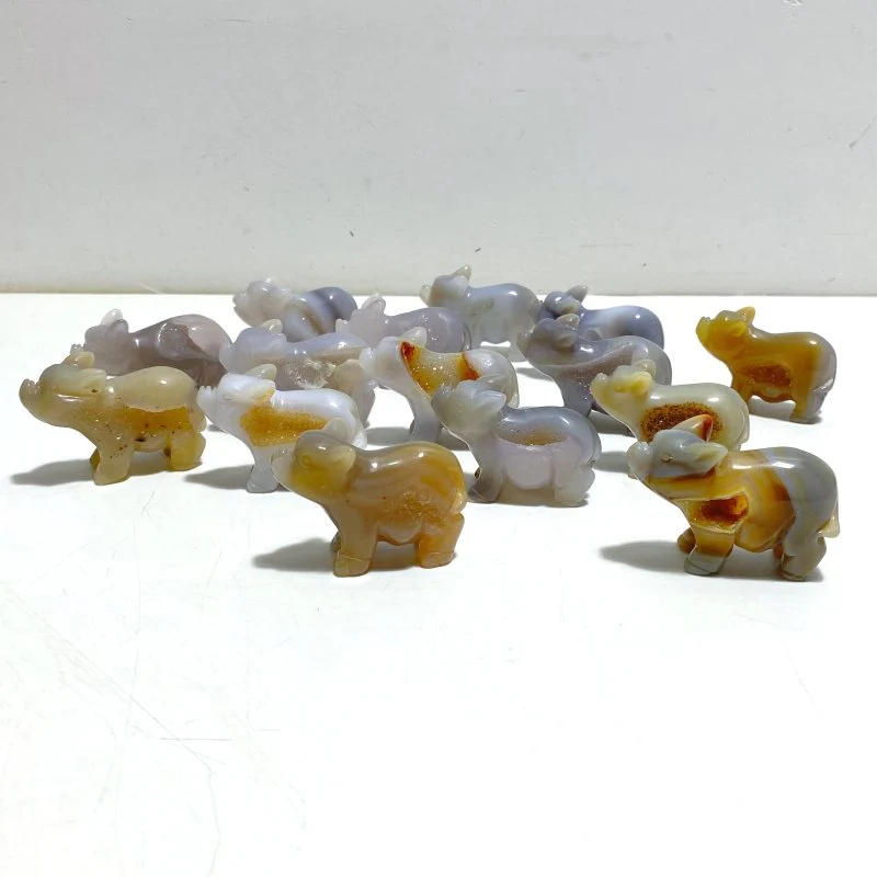 15 pieces Small Geode Agate Druzy Pig Carving