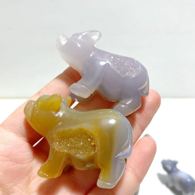 15 pieces Small Geode Agate Druzy Pig Carving - Image 8