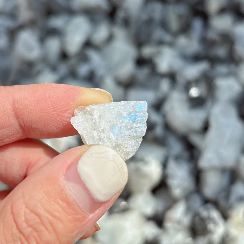 Small Raw India Moonstone Mixed Black Mica Wholesale - Image 6
