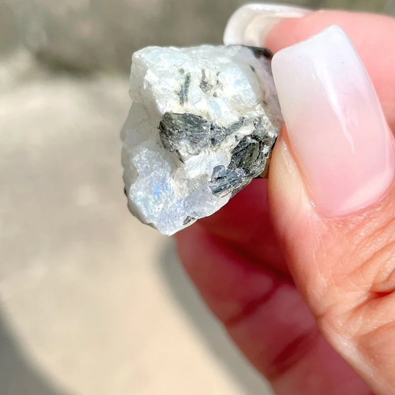 Small Raw India Moonstone Mixed Black Mica Wholesale - Image 8
