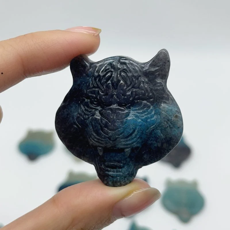 12 Pieces Trolleite Stone Lion Head Crystal Carving - Image 4