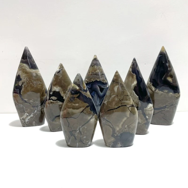 7 Pieces Large Volcano Agate Arrow Head Shape Home Decor (UV-Reactive)
