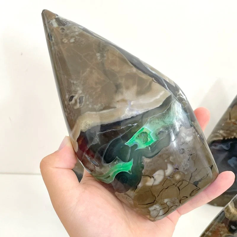 7 Pieces Large Volcano Agate Arrow Head Shape Home Decor (UV-Reactive) - Image 2