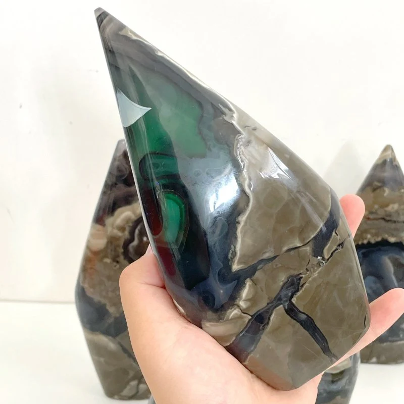 7 Pieces Large Volcano Agate Arrow Head Shape Home Decor (UV-Reactive) - Image 4