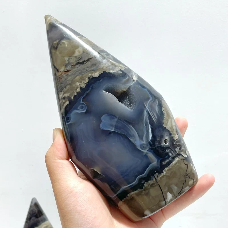 7 Pieces Large Volcano Agate Arrow Head Shape Home Decor (UV-Reactive) - Image 7