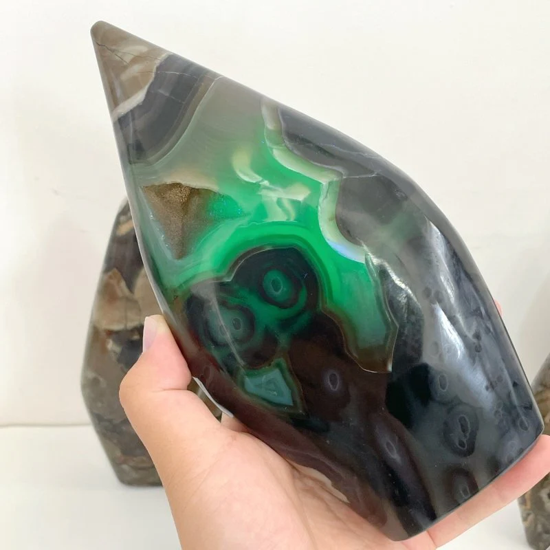 7 Pieces Large Volcano Agate Arrow Head Shape (UV-Reactive) - Image 2