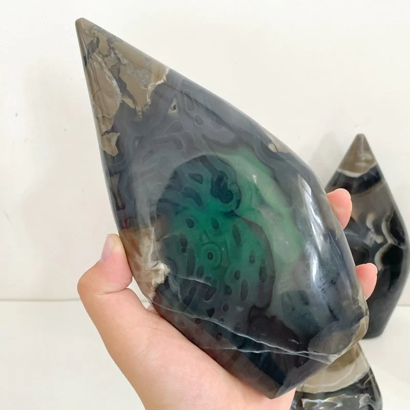 7 Pieces Large Volcano Agate Arrow Head Shape (UV-Reactive) - Image 3