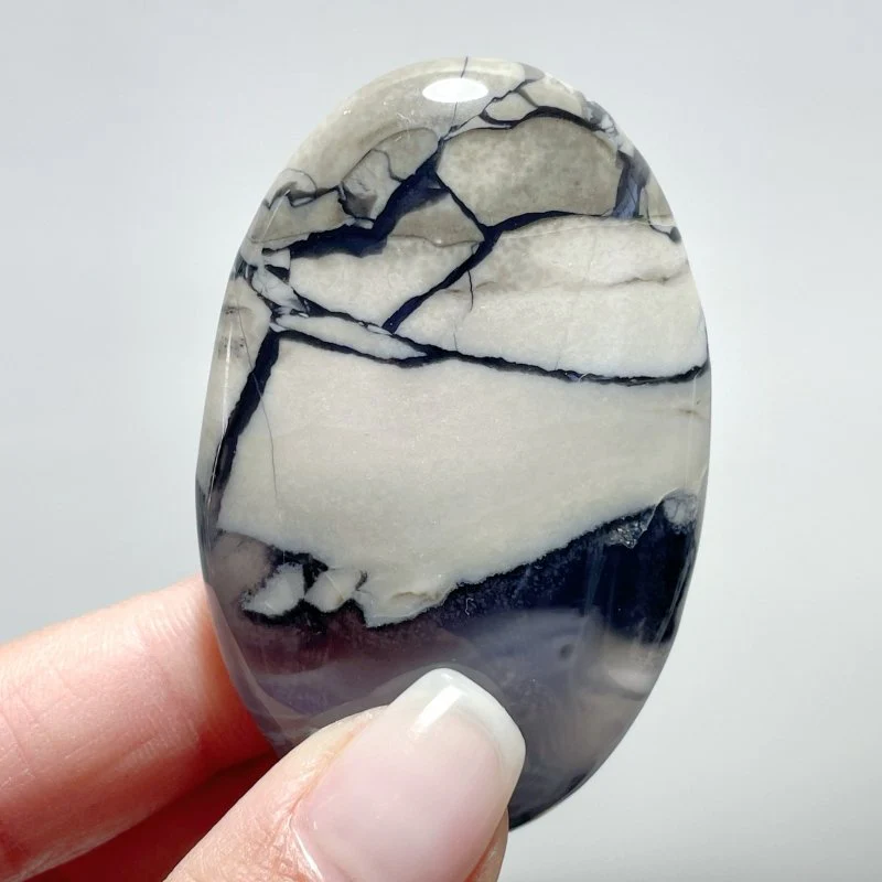 Beautiful Volcano Agate Palm Wholesale(UV-Reactive) - Image 6