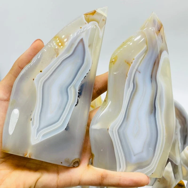 42 Pieces White Stripe Agate Arrow Head Shape Carving - Image 2