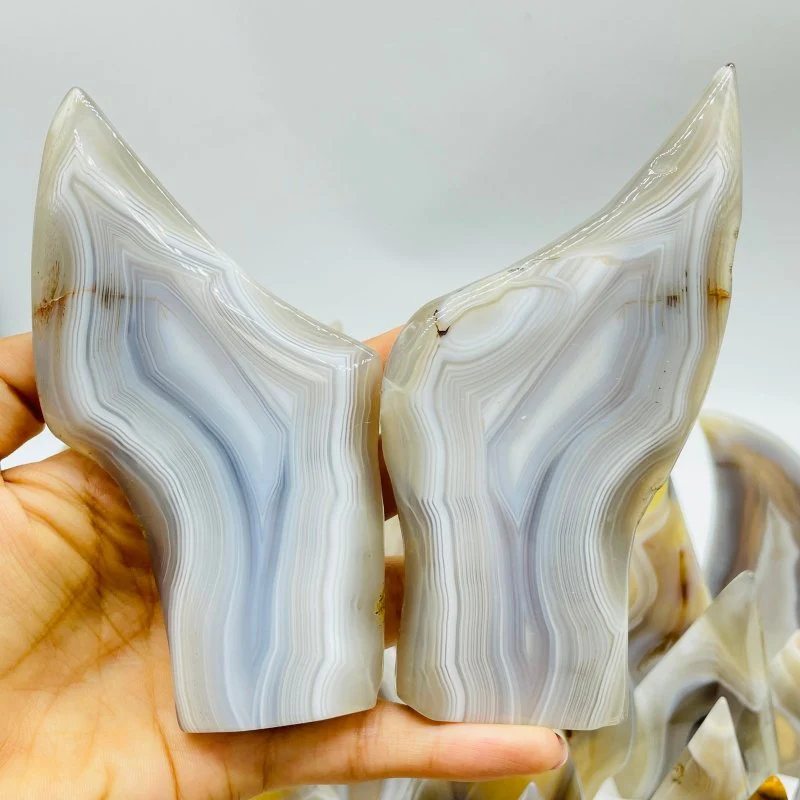 42 Pieces White Stripe Agate Arrow Head Shape Carving - Image 3