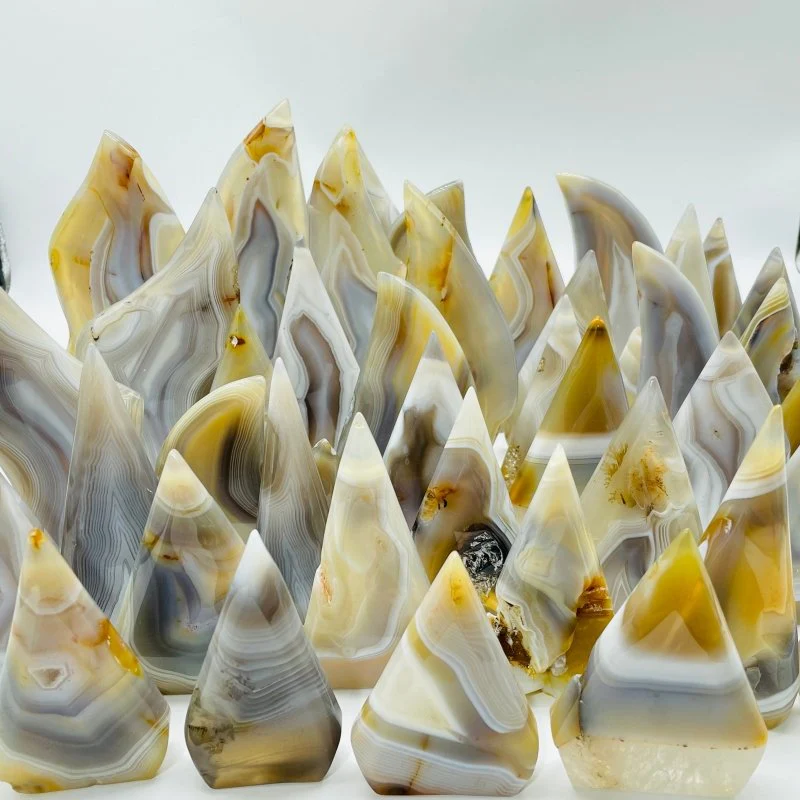 42 Pieces White Stripe Agate Arrow Head Shape Carving - Image 4