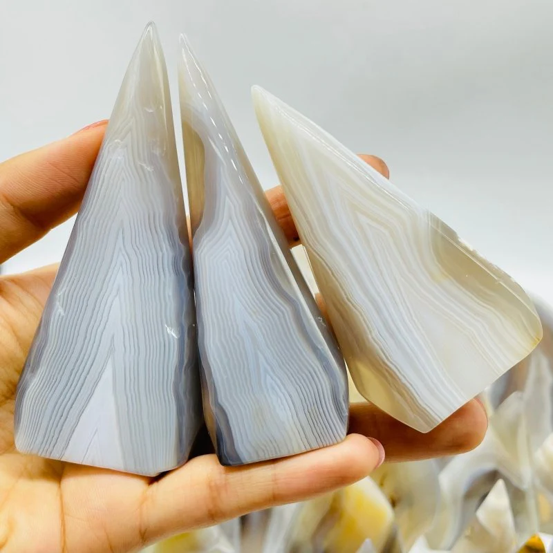 42 Pieces White Stripe Agate Arrow Head Shape Carving - Image 5
