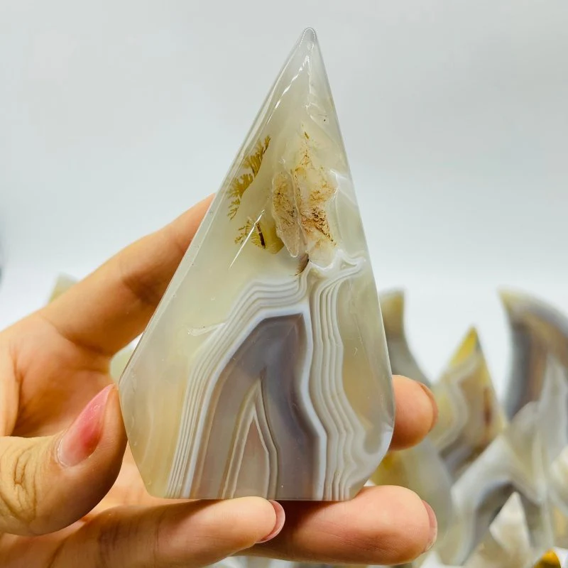 42 Pieces White Stripe Agate Arrow Head Shape Carving - Image 8