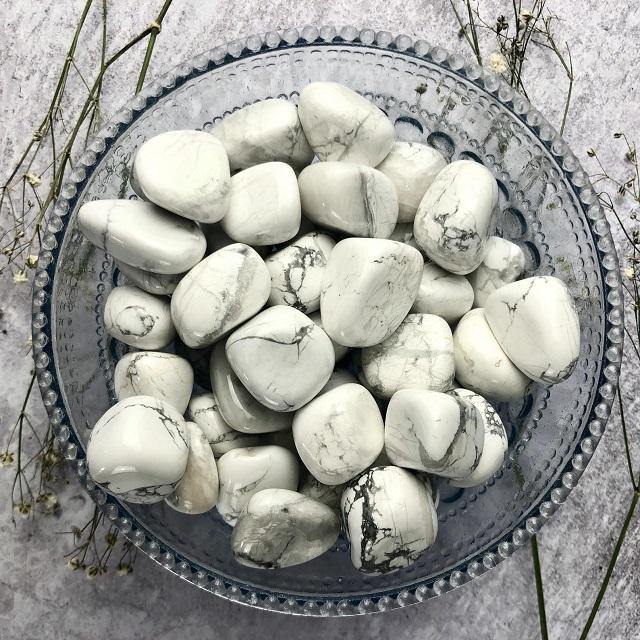 Howlite Tumbled 0.8-1.2in(2-3cm) Wholesale - Image 5