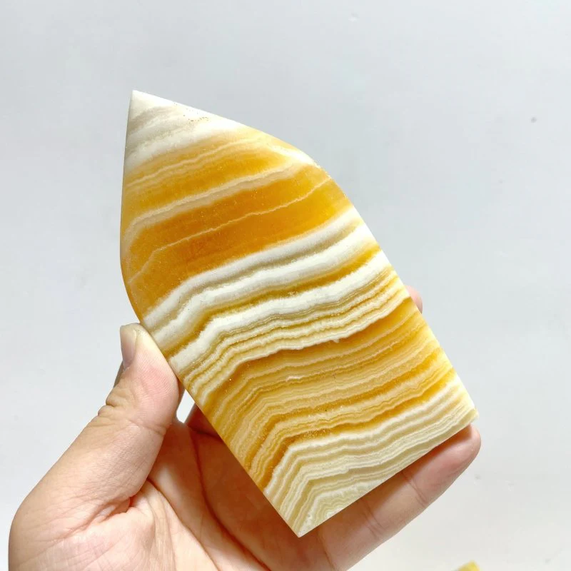 8 Pieces Yellow Calcite Arrow Head Shape - Image 2