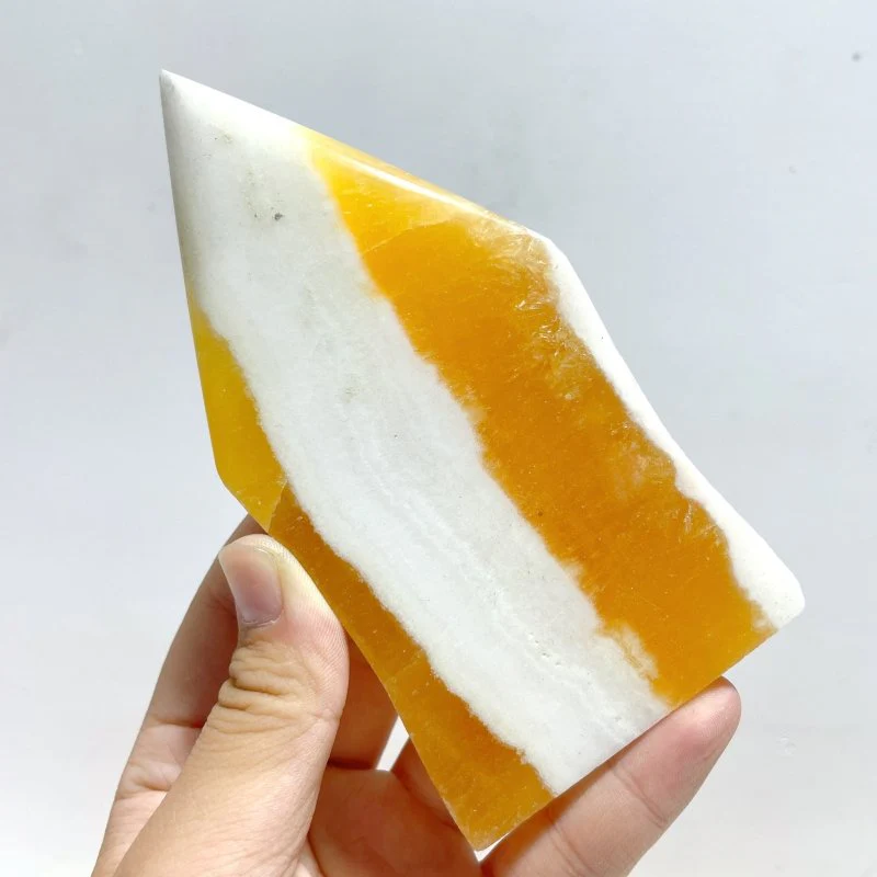 8 Pieces Yellow Calcite Arrow Head Shape - Image 6