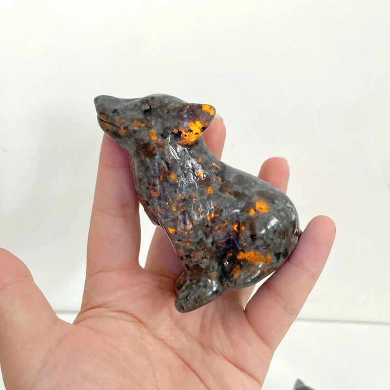 Yooperlite Wolf Carving Wholesale (UV-Reactive)