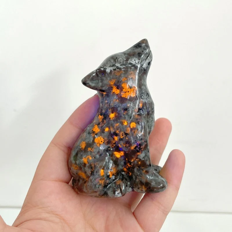 Yooperlite Wolf Carving Wholesale (UV-Reactive) - Image 4