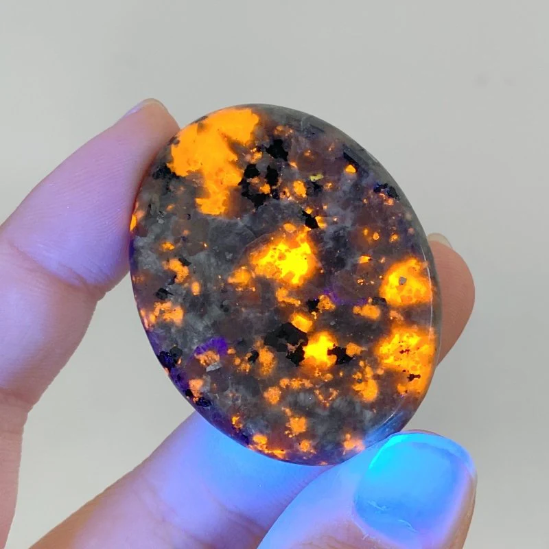 Yooperlite Worry Stone Wholesale(UV-Reactive) - Image 5